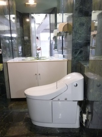 スタジオのトイレリフォーム LIXILプレアスLSにお取替え スタジオのトイレリフォーム LIXILプレアスLSにお取替え